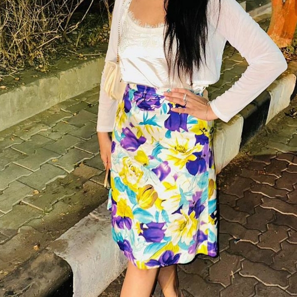 Floral high waist satin skirt - Picture 2 of 9